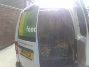 20150930_105537 food bank van.with apples